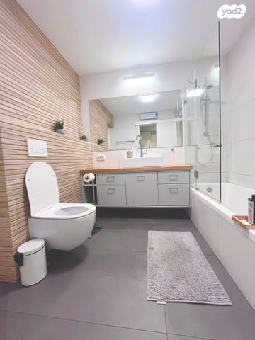 דירה, דרור 5, חלומות זכרון, זכרון יעקב