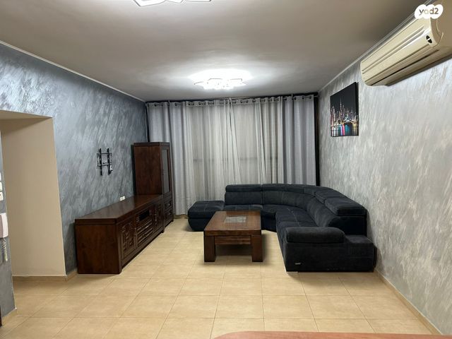 דירה, אלופי צה"ל 65, קרית שרת מערב, חולון