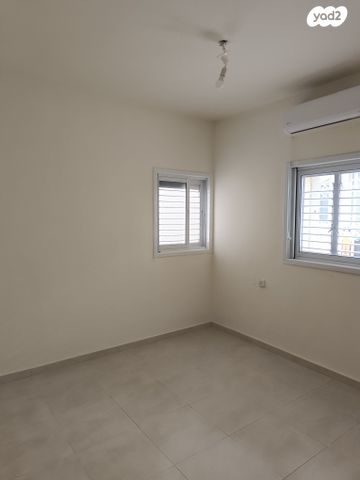 גג/ פנטהאוז, שער האריות 15, קרית שרת מזרח, חולון