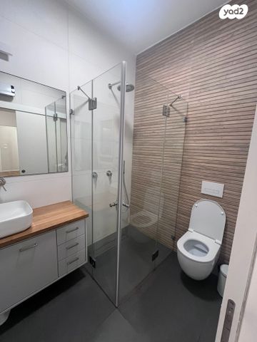 דירה, דרור 5, חלומות זכרון, זכרון יעקב