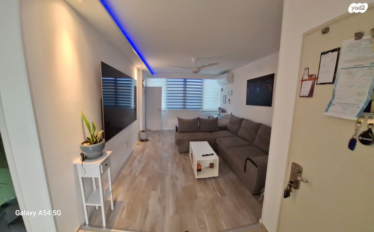 דירה, הגליל 25, המיסדים, כרמיאל