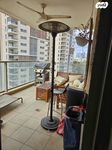 דירה, פרופסור ישעיהו ליבוביץ 24, עזרא, הארגזים, תל אביב יפו