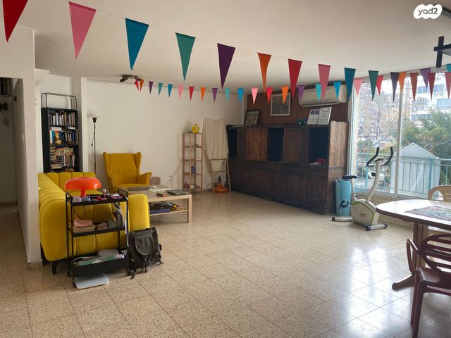 דירה, שדרות וייצמן 6, קרית יערים, רמת השרון