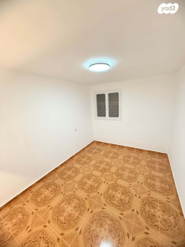 דירה, הרב עוזיאל 21, רמב"ם, חדרה