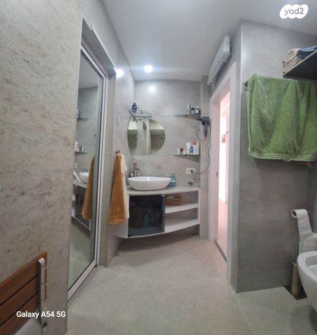 דירה, הגליל 25, המיסדים, כרמיאל