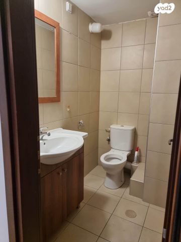 גג/ פנטהאוז, איסרליש 20, מונטיפיורי, הרכבת, תל אביב יפו