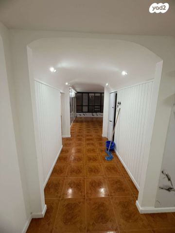 דירה, הרב עוזיאל 21, רמב"ם, חדרה