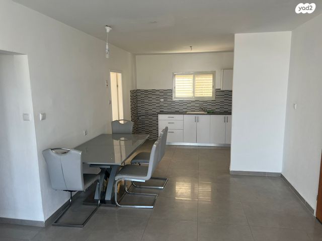 דירה, הורדים 11, רמות יצחק, נשר