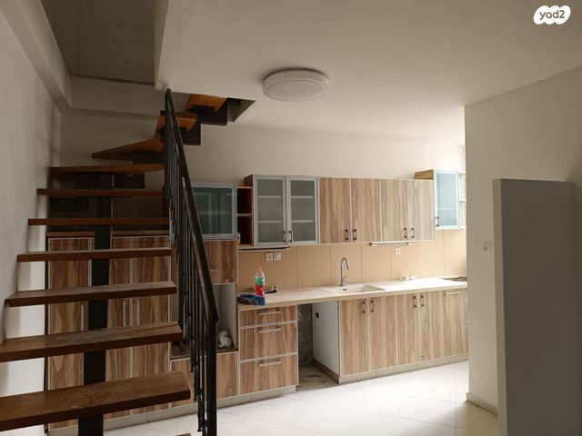 גג/ פנטהאוז, שער האריות 15, קרית שרת מזרח, חולון