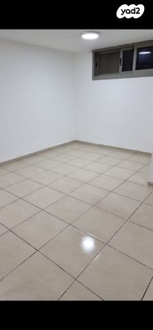 מרתף/ פרטר, הזית 8, תלמי מנשה, באר יעקב