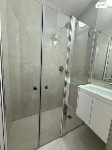 דירה, הגליל 11, המיסדים, כרמיאל