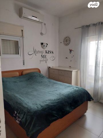 בתיה מקוב 31