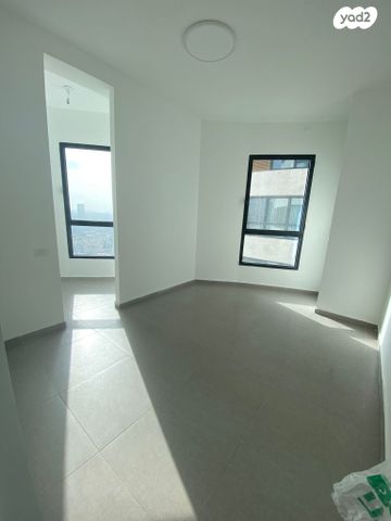 דרך מנחם בגין 158