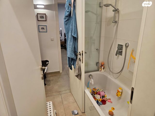 דירה, פרופסור ישעיהו ליבוביץ 24, עזרא, הארגזים, תל אביב יפו