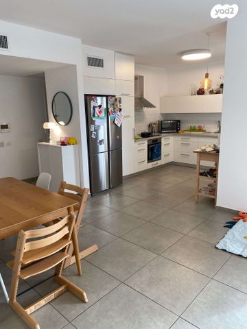 דירה, גולדה מאיר 6, מתחם 1200, הוד השרון