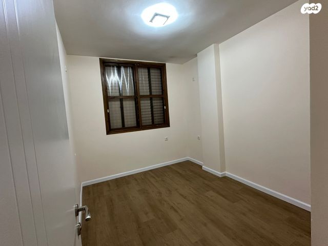 דירה, אלופי צה"ל 65, קרית שרת מערב, חולון