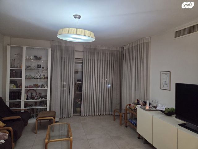 דירה, סמטת שמחה הולצברג 5, רמת הדר, גבעת שמואל