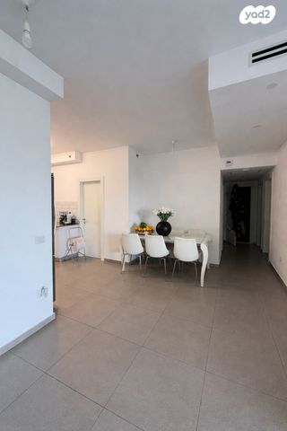 דירה, יצחק נבון, נאות אריאל שרון, קרית אונו