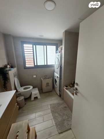 דירה, לוי אשכול, רחובות