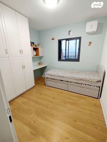 דו משפחתי, ראש העין