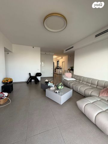 דירה, יצחק נבון, נאות אריאל שרון, קרית אונו