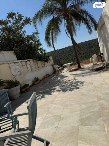 דירת גן, כלי שיר, קרני שומרון