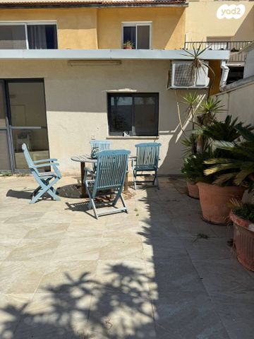 דירת גן, כלי שיר, קרני שומרון