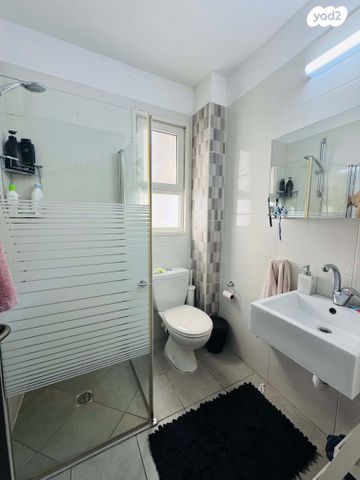 דירה, אלוף רחבעם זאבי, הדר המושבות החדשה / אם המושבות החדשה, פתח תקווה