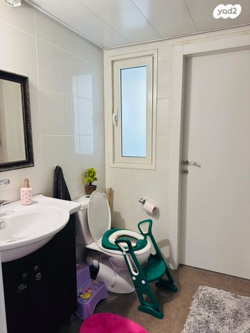 דירה, אלוף רחבעם זאבי, הדר המושבות החדשה / אם המושבות החדשה, פתח תקווה