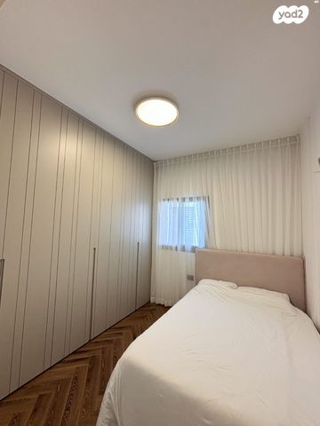 דירה, ביאליק, מרכז, קרית עבודה, חולון