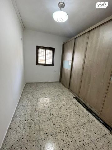 דירה, משה סנה, קרית שרת מזרח, חולון