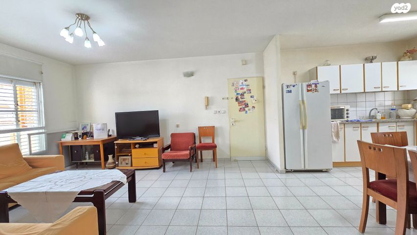 דירה, ה' באייר, נווה אפק, ראש העין