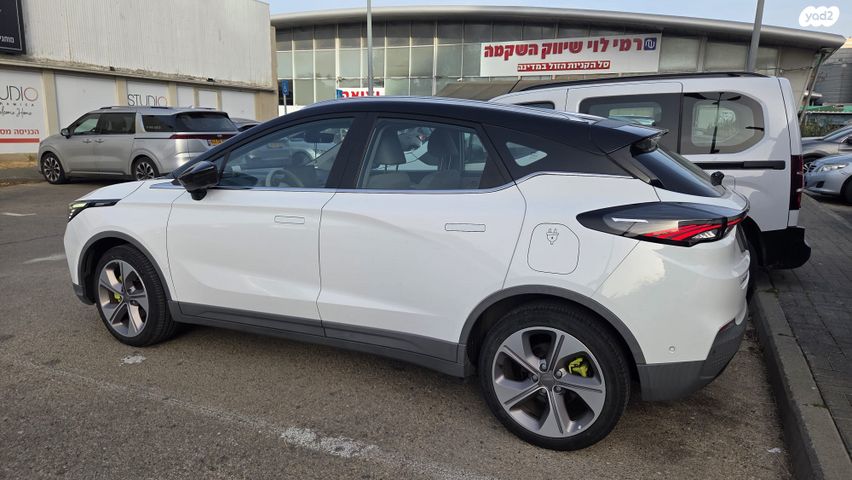 מודעת רכב ג׳ילי Geometry C