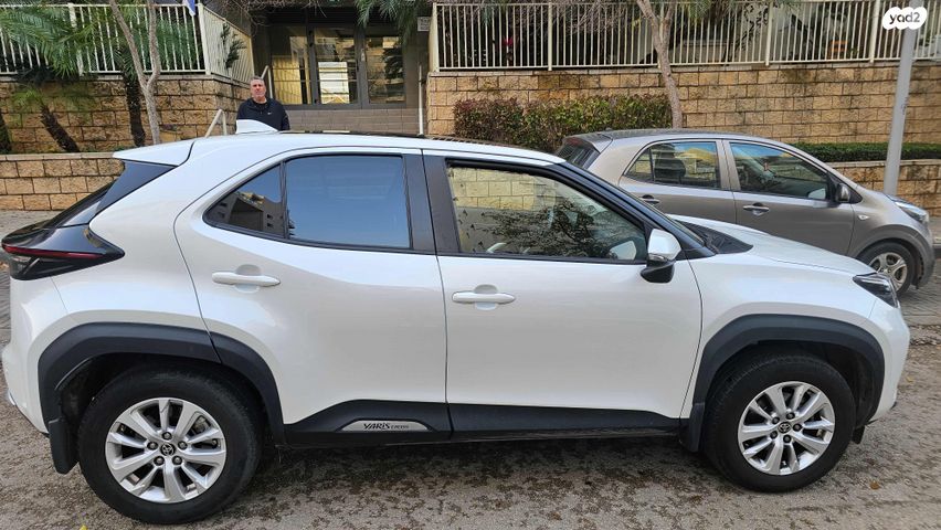 מודעת רכב טויוטה יאריס קרוס