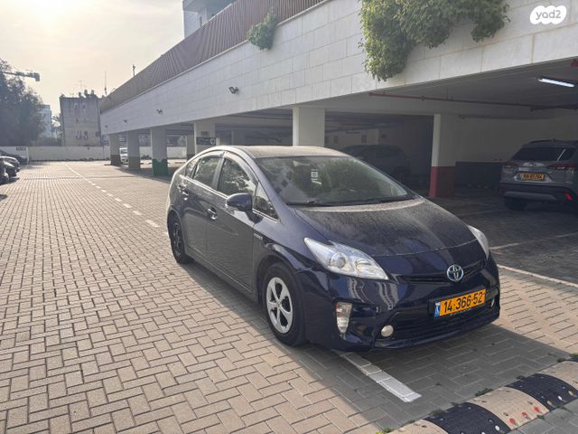 טויוטה פריוס