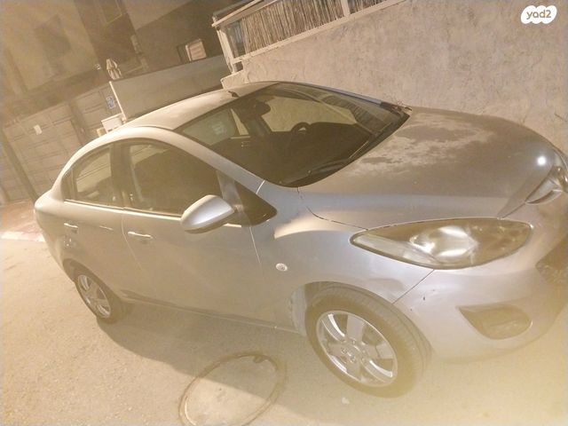 מודעת רכב מאזדה 2