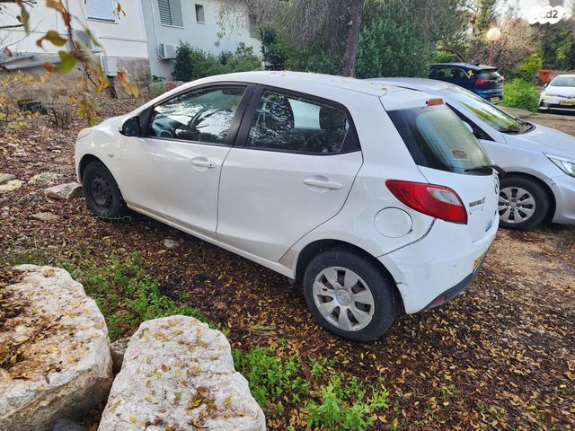 מודעת רכב מאזדה 2