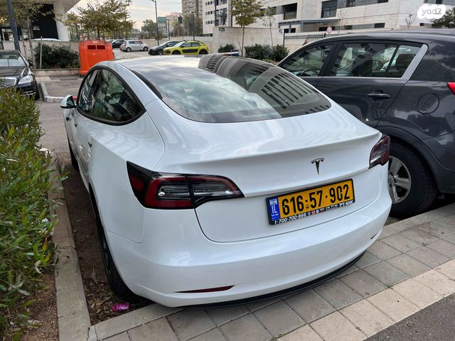 מודעת רכב טסלה מודל 3