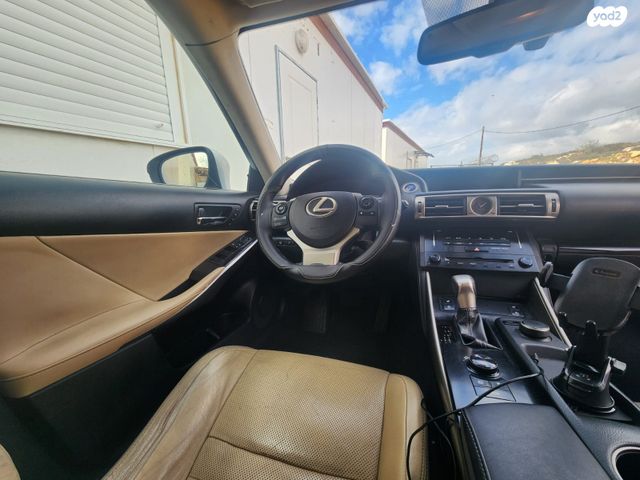 מודעת רכב לקסוס IS