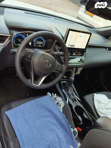 טויוטה קורולה קרוס