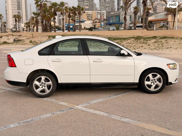וולוו S40