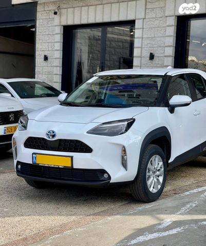 מודעת רכב טויוטה יאריס קרוס