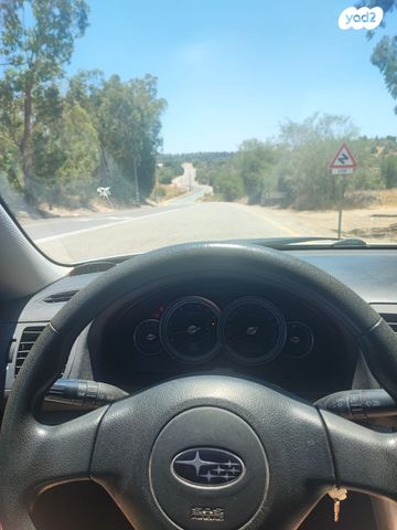 סובארו B4/לגאסי