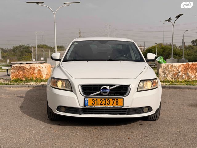 וולוו S40
