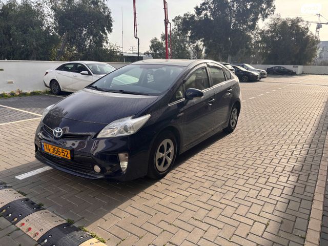 טויוטה פריוס