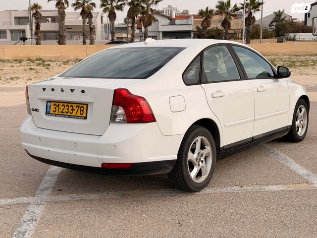 וולוו S40