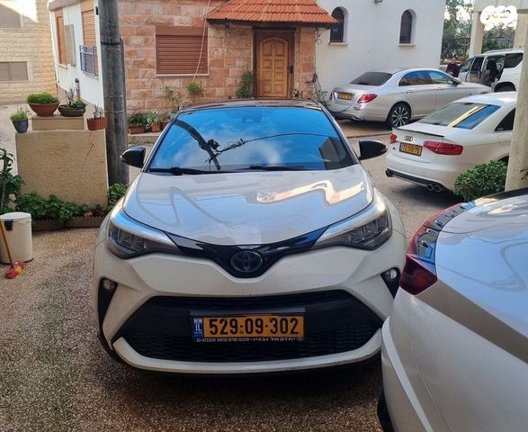 מודעת רכב טויוטה C-HR