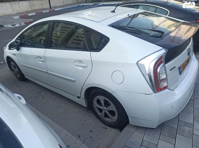 מודעת רכב טויוטה פריוס