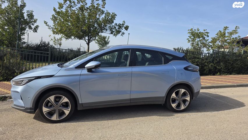 מודעת רכב ג׳ילי Geometry C