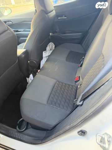 מודעת רכב טויוטה C-HR